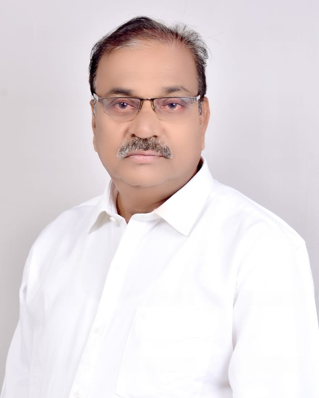 श्री भैय्यासाहेब बाबारावजी कडु 